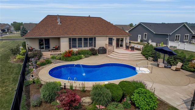 3921 Wildwing Drive, Wheatfield, NY 14120