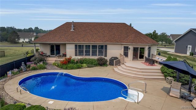 3921 Wildwing Drive, Wheatfield, NY 14120