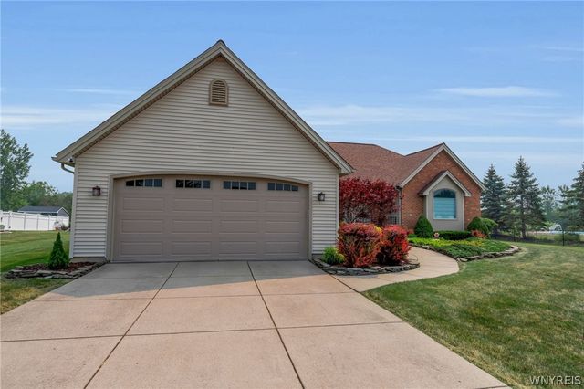 3921 Wildwing Drive, Wheatfield, NY 14120
