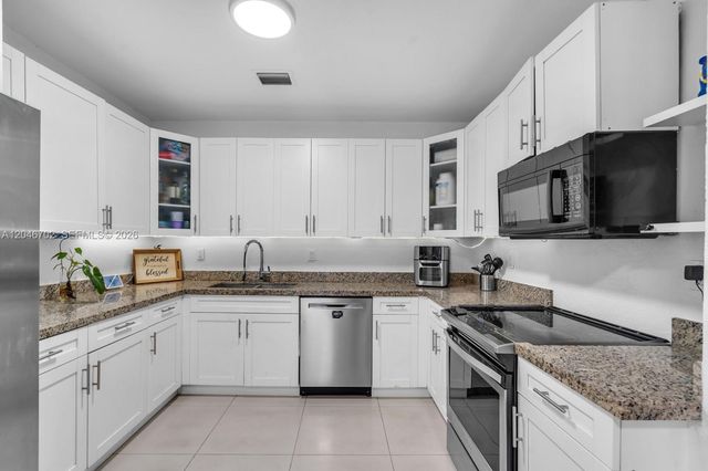 801 NW 17th Court, Miami, FL 33125