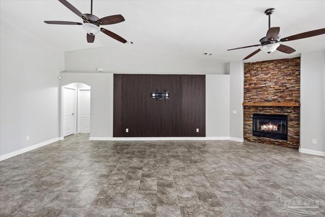 6677 Admiral St, Navarre, FL 32566