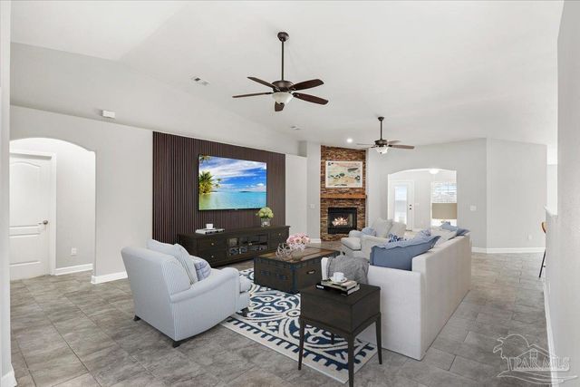 6677 Admiral St, Navarre, FL 32566