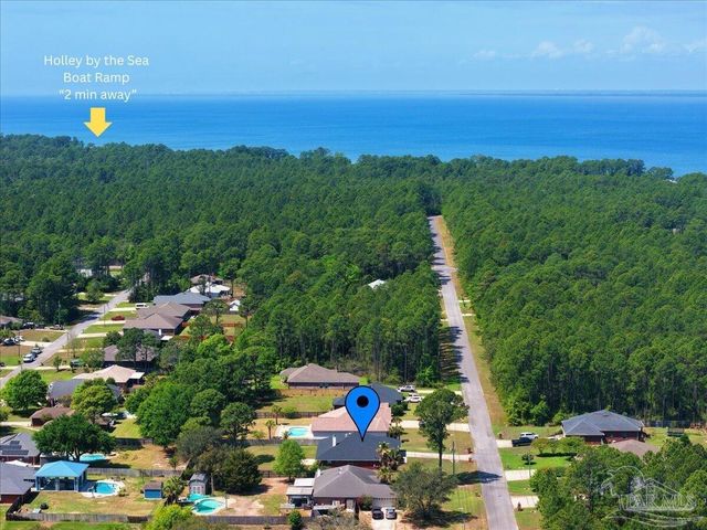 6677 Admiral St, Navarre, FL 32566