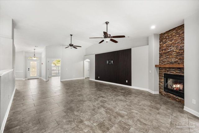 6677 Admiral St, Navarre, FL 32566