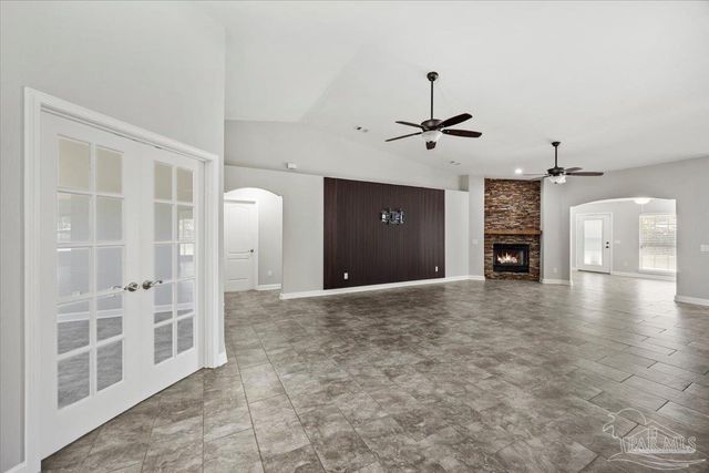 6677 Admiral St, Navarre, FL 32566