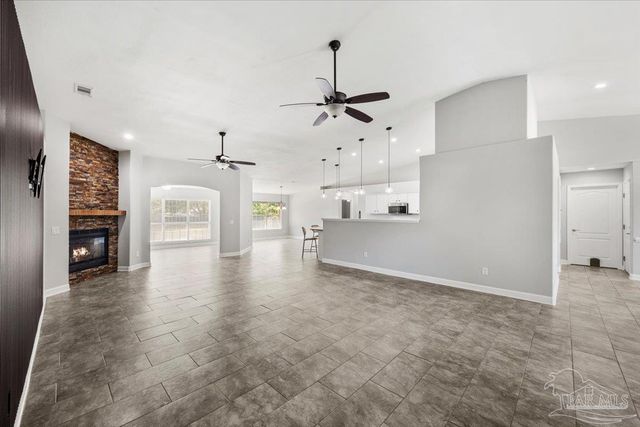 6677 Admiral St, Navarre, FL 32566