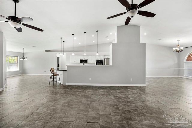 6677 Admiral St, Navarre, FL 32566