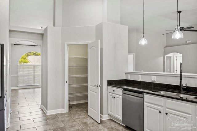 6677 Admiral St, Navarre, FL 32566