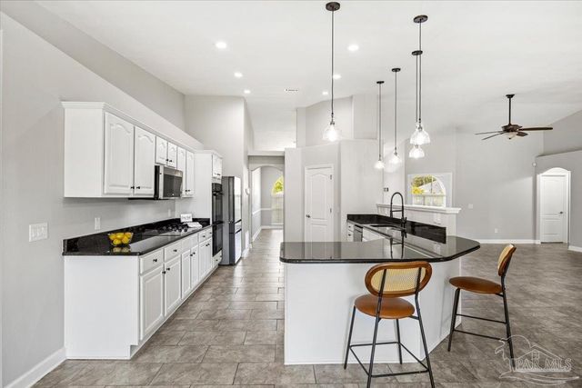 6677 Admiral St, Navarre, FL 32566