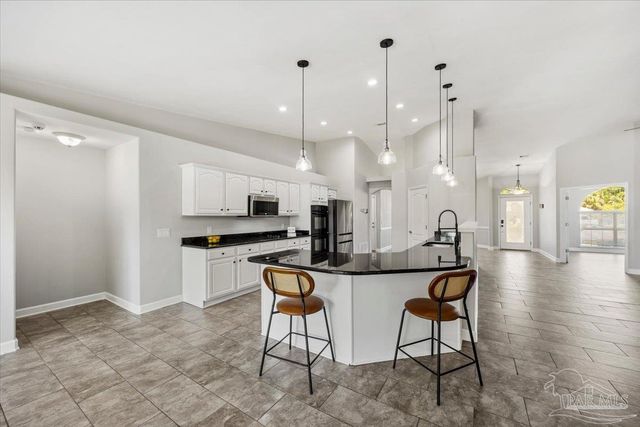 6677 Admiral St, Navarre, FL 32566
