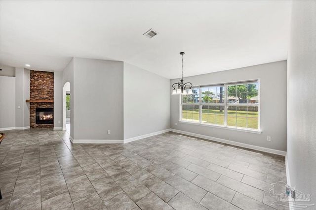 6677 Admiral St, Navarre, FL 32566