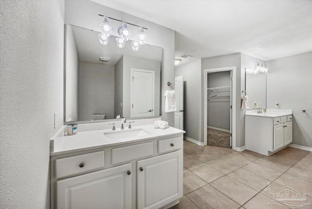 6677 Admiral St, Navarre, FL 32566