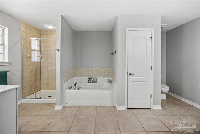 6677 Admiral St, Navarre, FL 32566