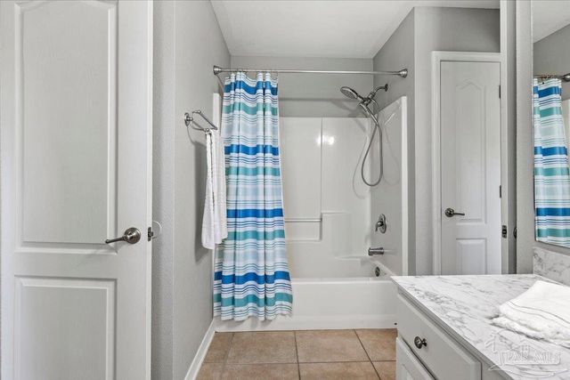 6677 Admiral St, Navarre, FL 32566
