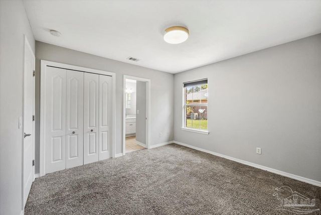 6677 Admiral St, Navarre, FL 32566