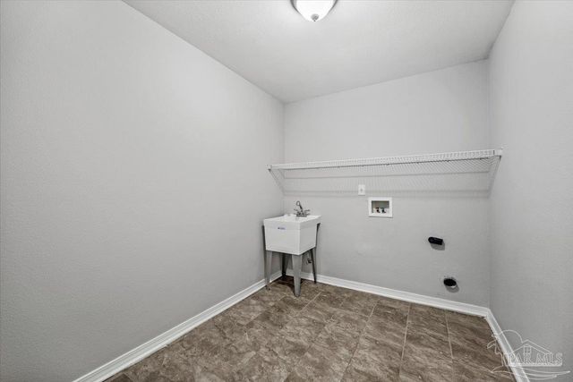6677 Admiral St, Navarre, FL 32566