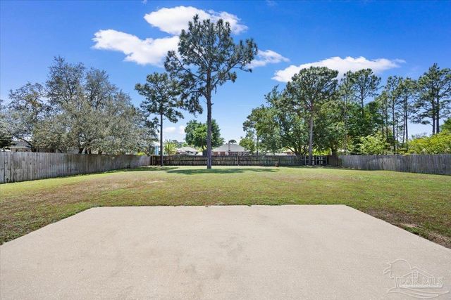6677 Admiral St, Navarre, FL 32566