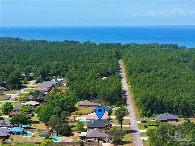 6677 Admiral St, Navarre, FL 32566