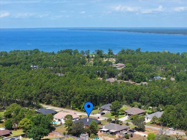 6677 Admiral St, Navarre, FL 32566
