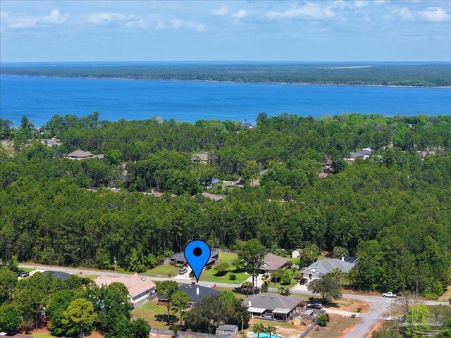 6677 Admiral St, Navarre, FL 32566