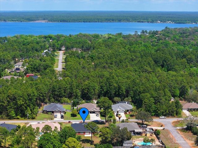 6677 Admiral St, Navarre, FL 32566