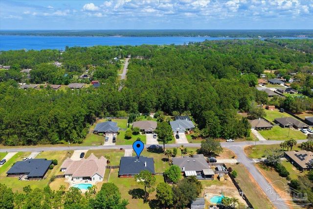 6677 Admiral St, Navarre, FL 32566