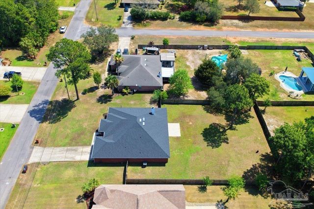 6677 Admiral St, Navarre, FL 32566