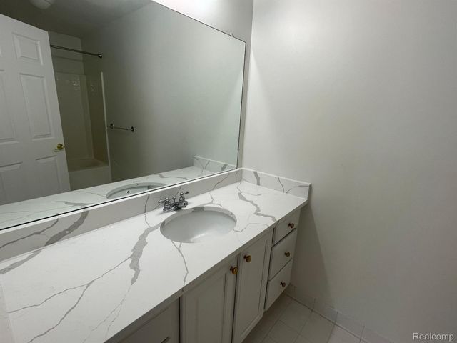28373 CARLTON WAY Drive, Novi, MI 48377