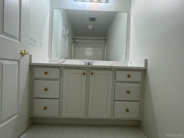 28373 CARLTON WAY Drive, Novi, MI 48377