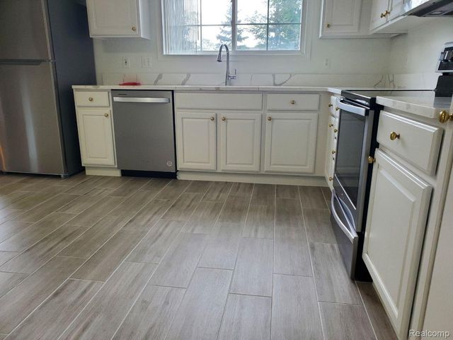 28373 CARLTON WAY Drive, Novi, MI 48377