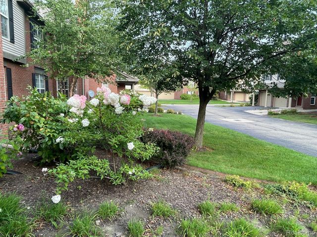 28373 CARLTON WAY Drive, Novi, MI 48377