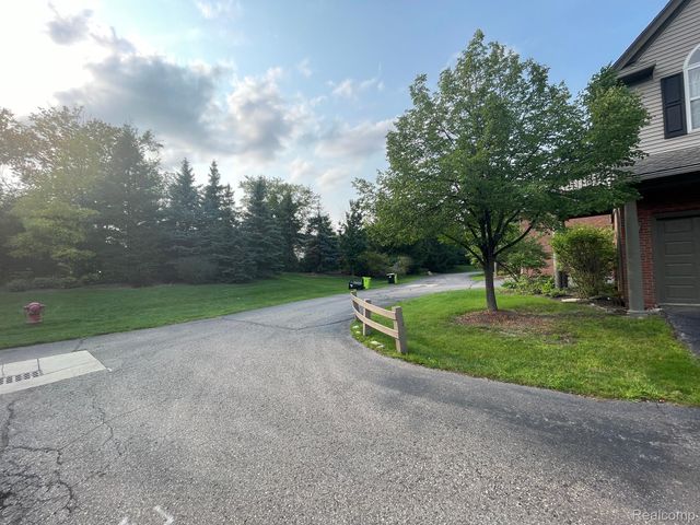 28373 CARLTON WAY Drive, Novi, MI 48377