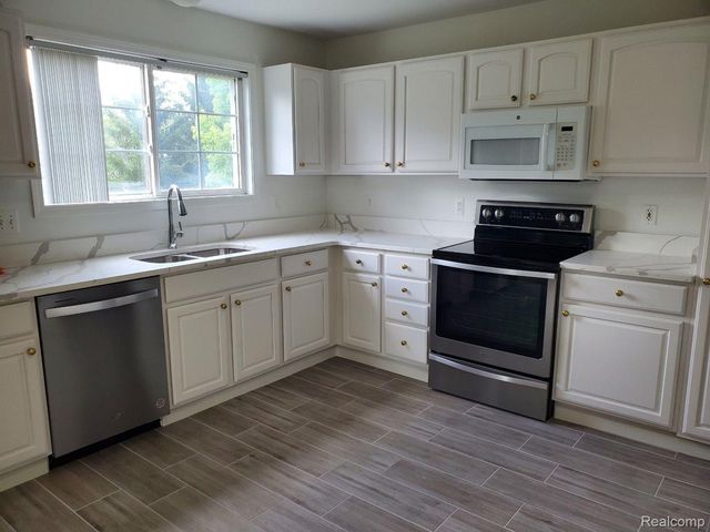 28373 CARLTON WAY Drive, Novi, MI 48377