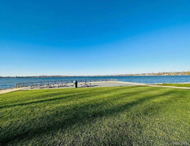 28373 CARLTON WAY Drive, Novi, MI 48377