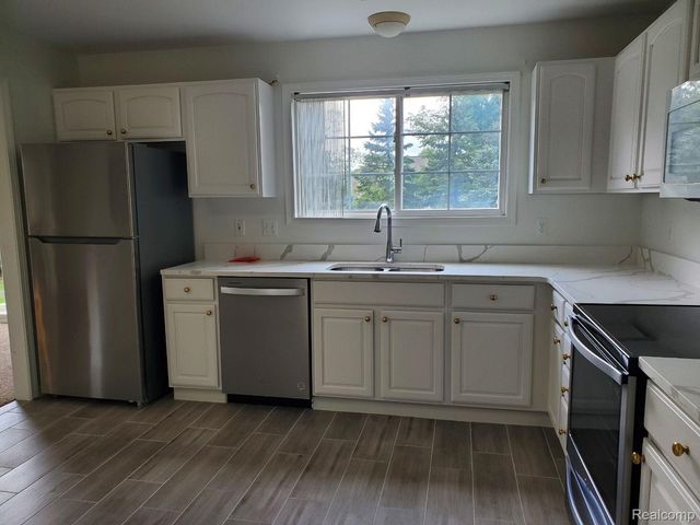 28373 CARLTON WAY Drive, Novi, MI 48377