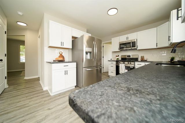 27271 Sparrow Court, New Baltimore, MI 48051