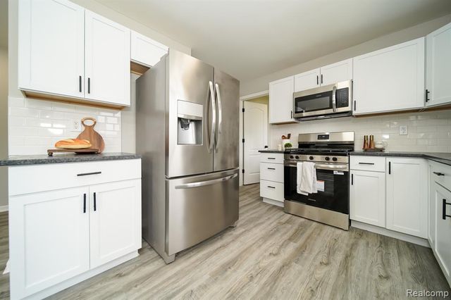 27271 Sparrow Court, New Baltimore, MI 48051