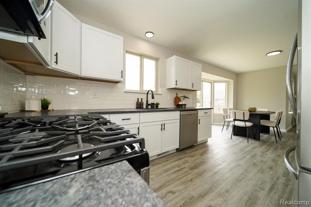 27271 Sparrow Court, New Baltimore, MI 48051