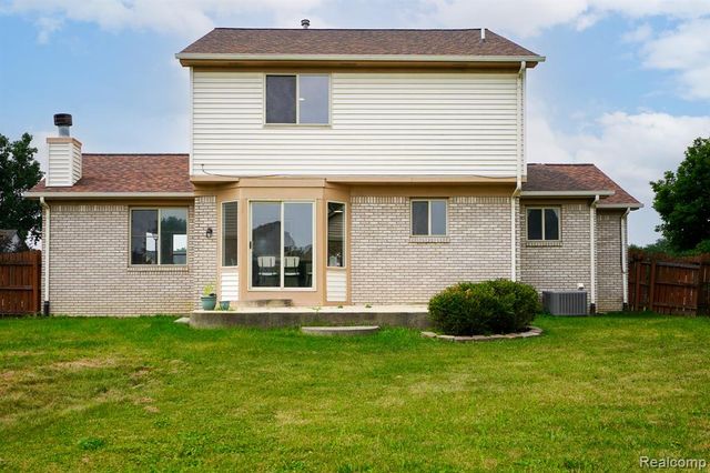 27271 Sparrow Court, New Baltimore, MI 48051