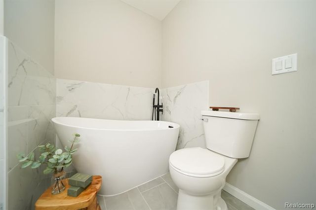 27271 Sparrow Court, New Baltimore, MI 48051