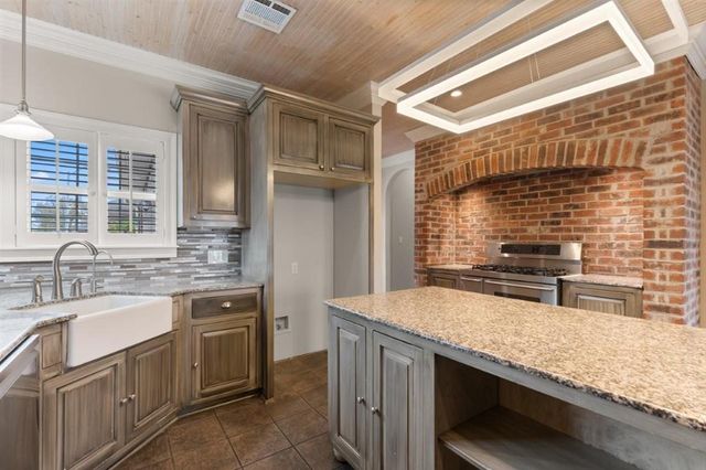 2402 Fox Hollow Street, Lake Charles, LA 70605