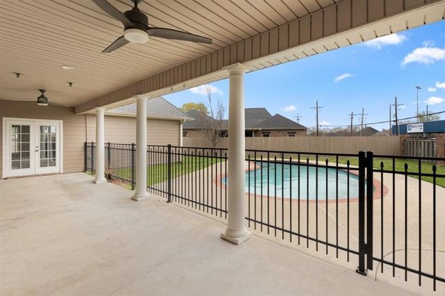 2402 Fox Hollow Street, Lake Charles, LA 70605