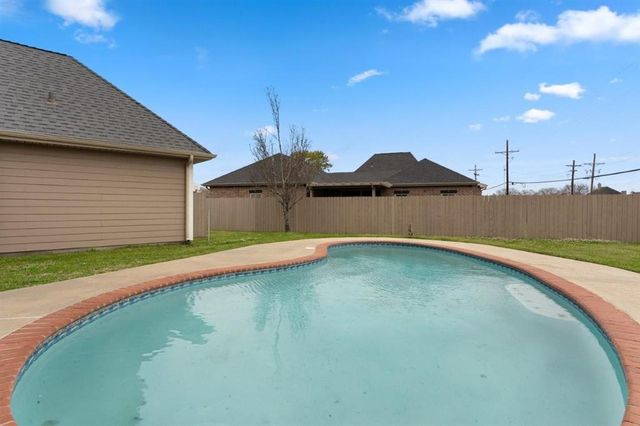2402 Fox Hollow Street, Lake Charles, LA 70605