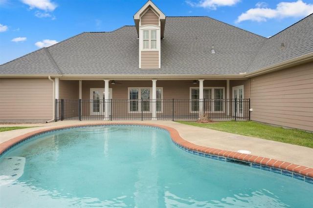 2402 Fox Hollow Street, Lake Charles, LA 70605