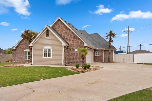 2402 Fox Hollow Street, Lake Charles, LA 70605