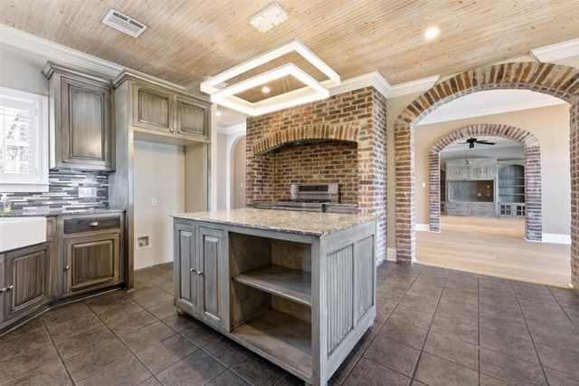 2402 Fox Hollow Street, Lake Charles, LA 70605