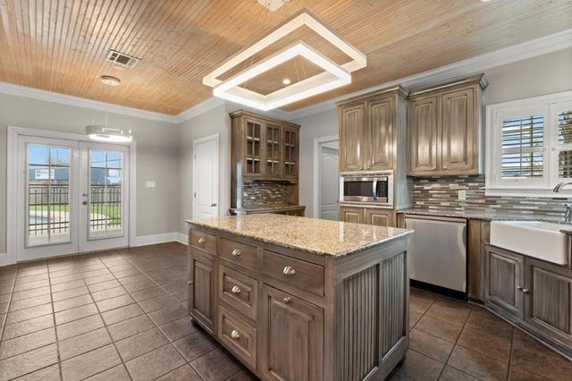 2402 Fox Hollow Street, Lake Charles, LA 70605