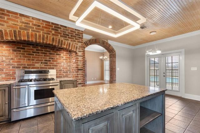 2402 Fox Hollow Street, Lake Charles, LA 70605