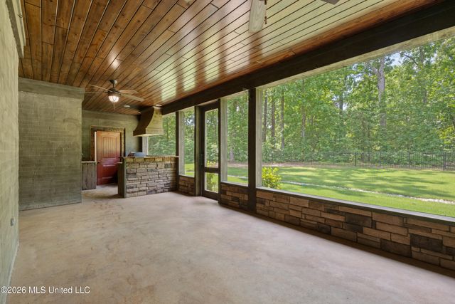 568 Woodford Cove, Hernando, MS 38632