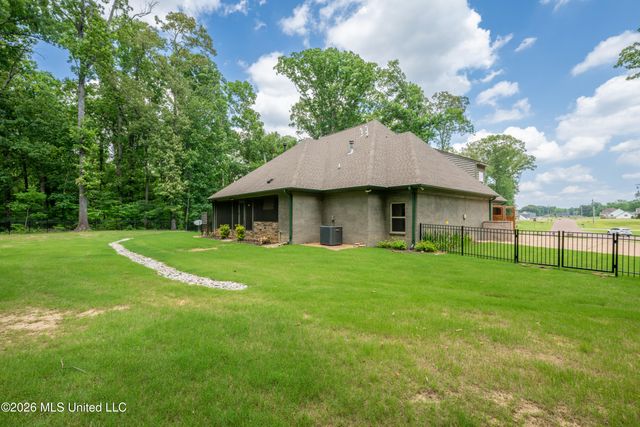 568 Woodford Cove, Hernando, MS 38632